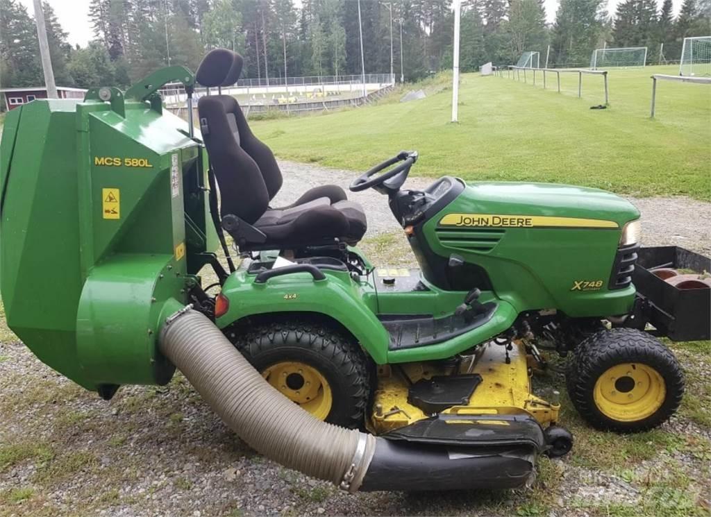 John Deere x748 Samochodné kosačky