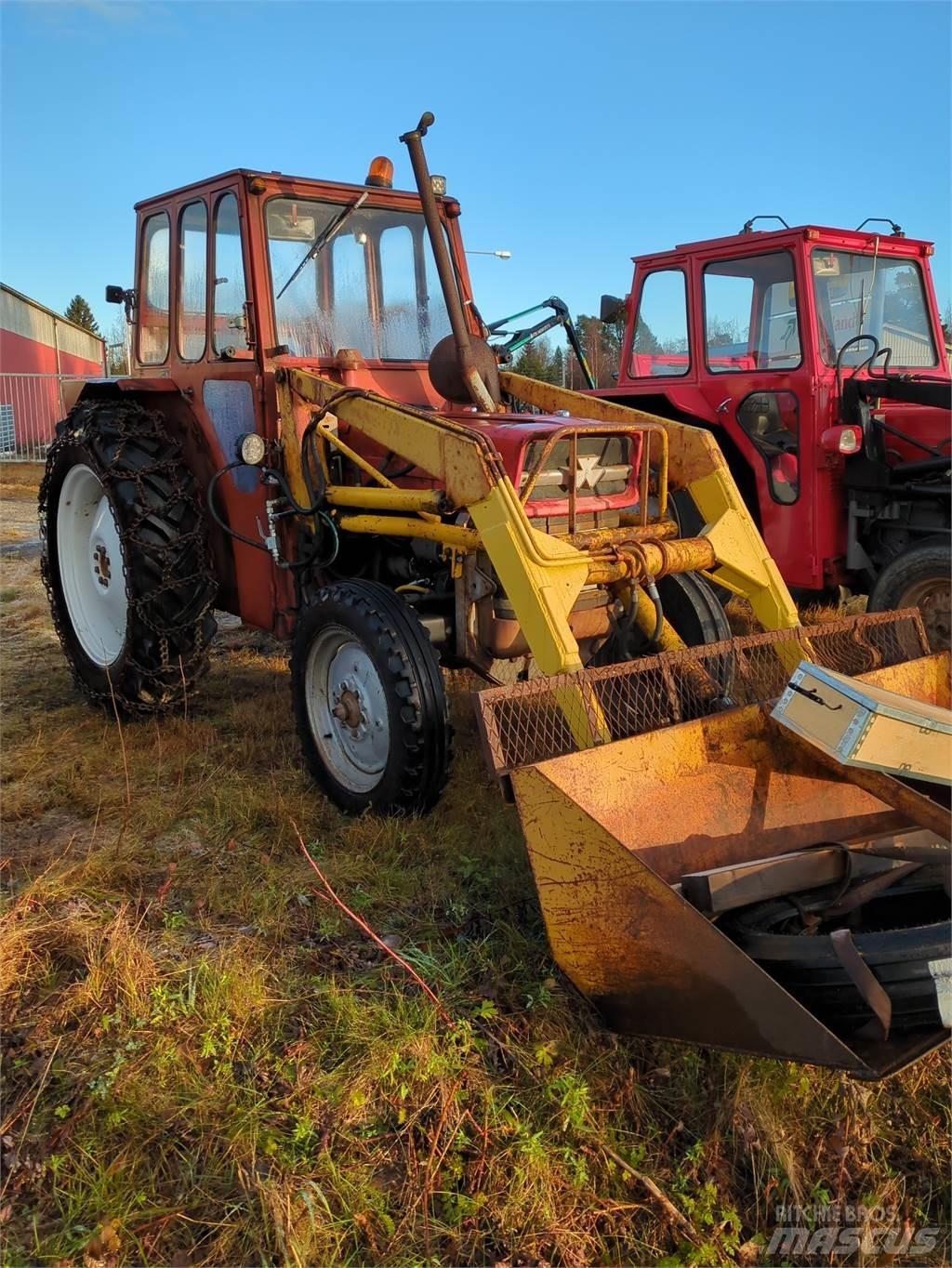 Massey Ferguson 135 Traktory