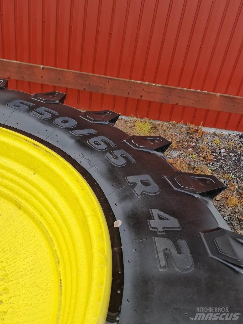 Trelleborg TM800 Pneumatiky, kolesá a ráfiky