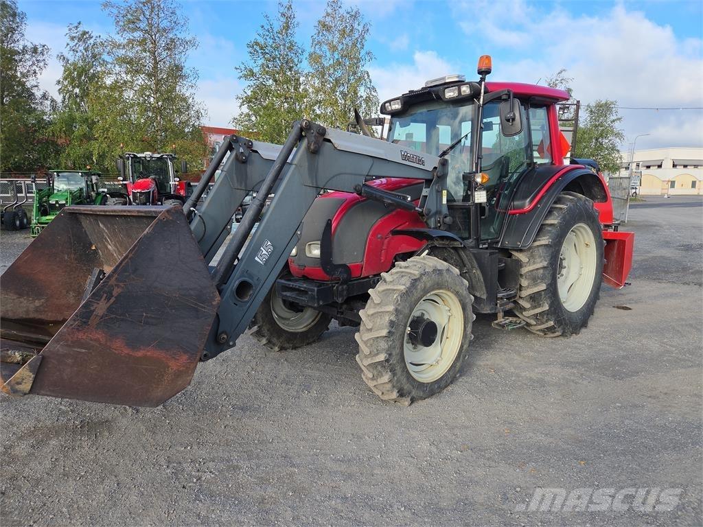 Valtra N121 Traktory