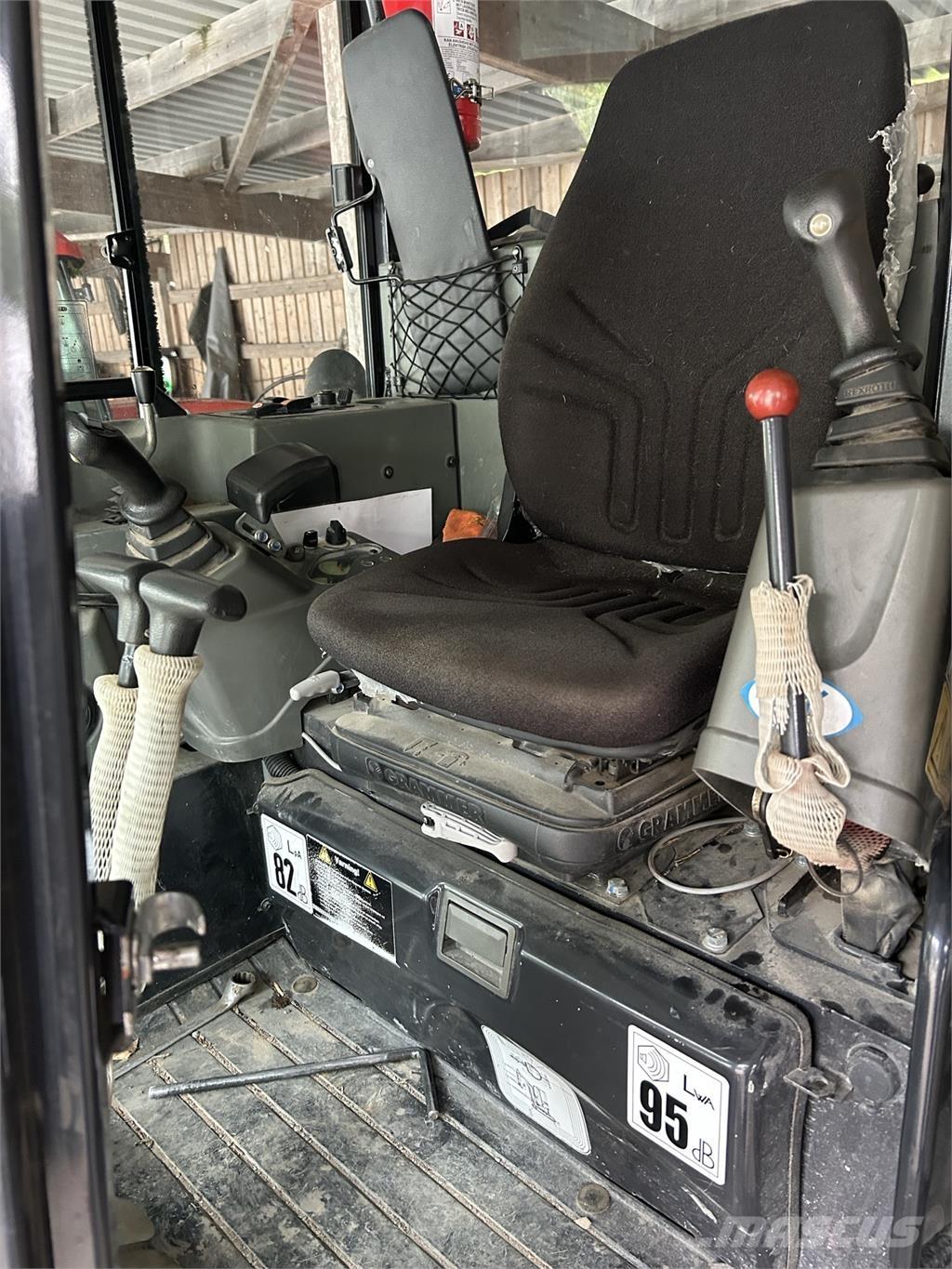 Yanmar VIO 38 GRÄVARE Kolesové nakladače