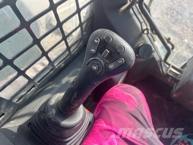 Bobcat T76 Šmykom riadené nakladače