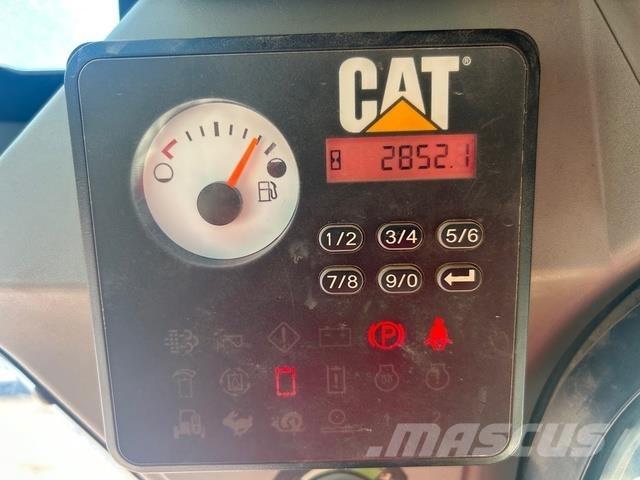 CAT 236D Pneumatiky, kolesá a ráfiky