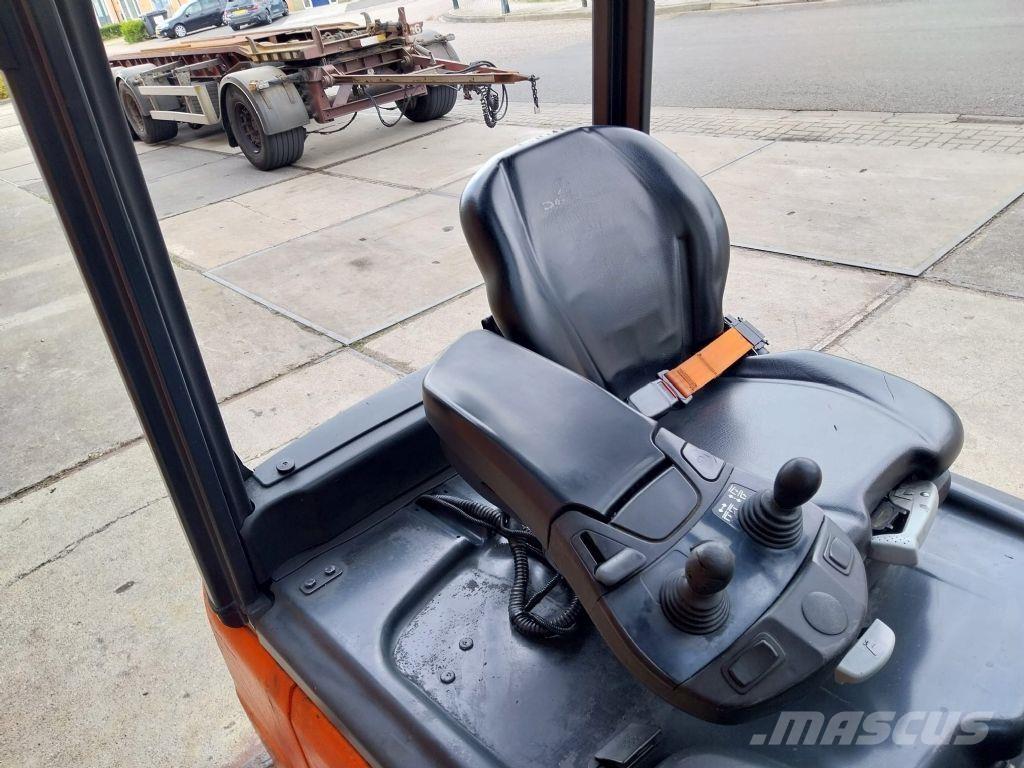 Linde E20L-02 Akumulátorové vozíky