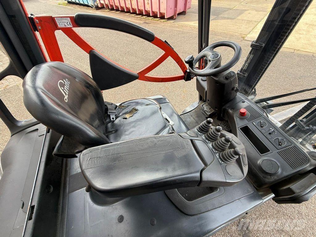 Linde E30-01 Akumulátorové vozíky