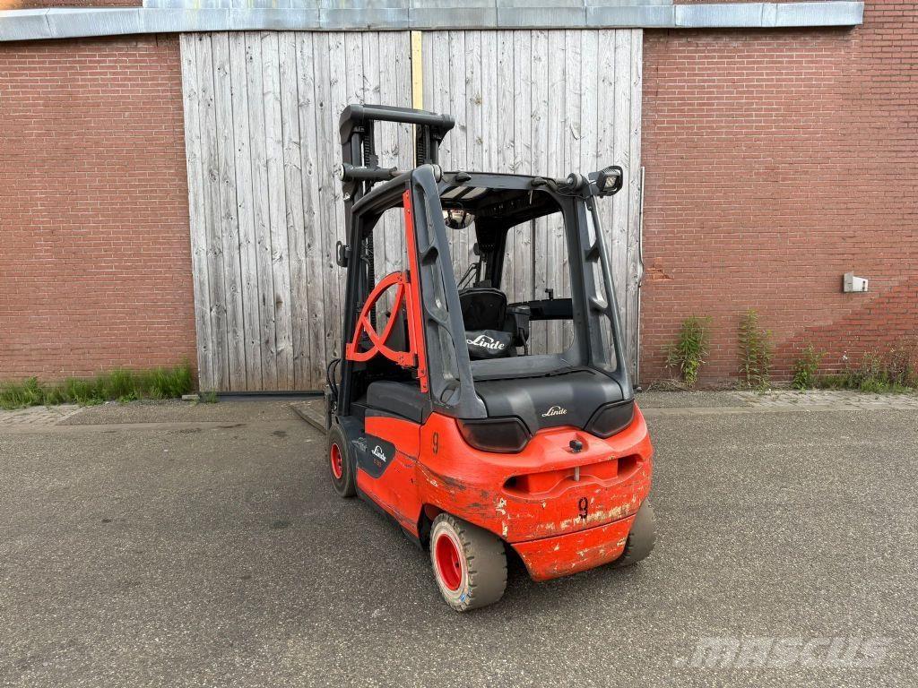 Linde E30-01 Akumulátorové vozíky
