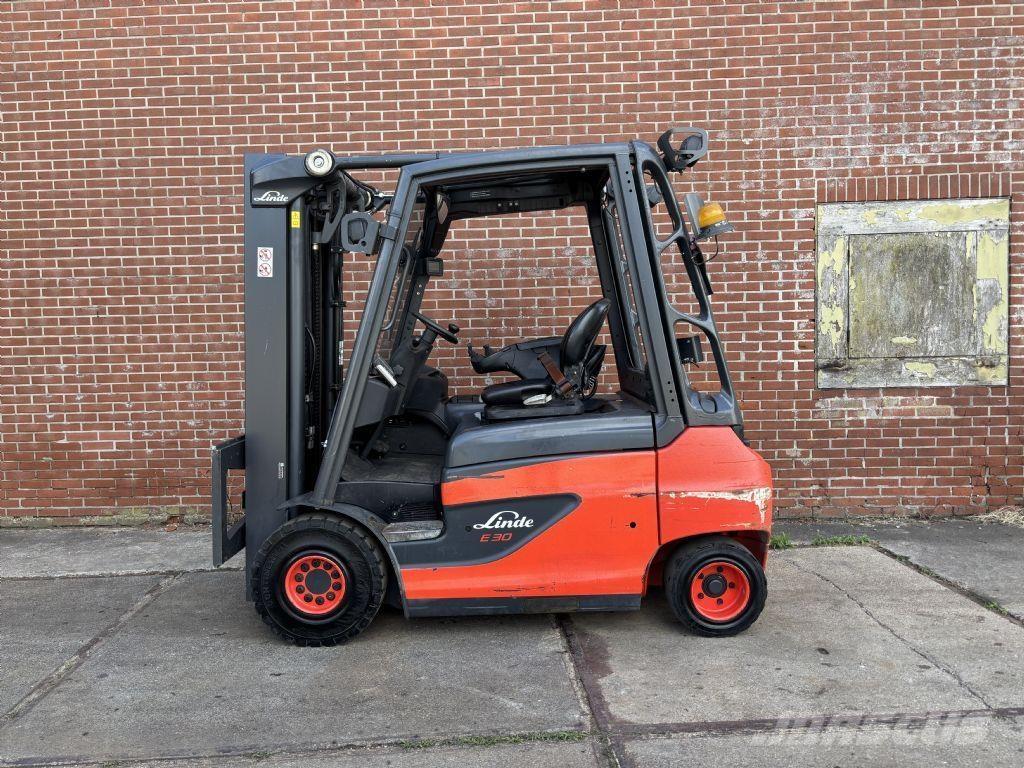 Linde E30-01 Akumulátorové vozíky
