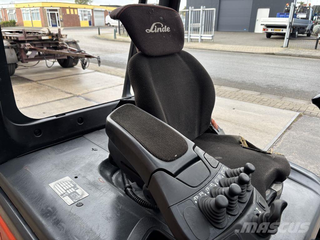 Linde E30L-01 Akumulátorové vozíky