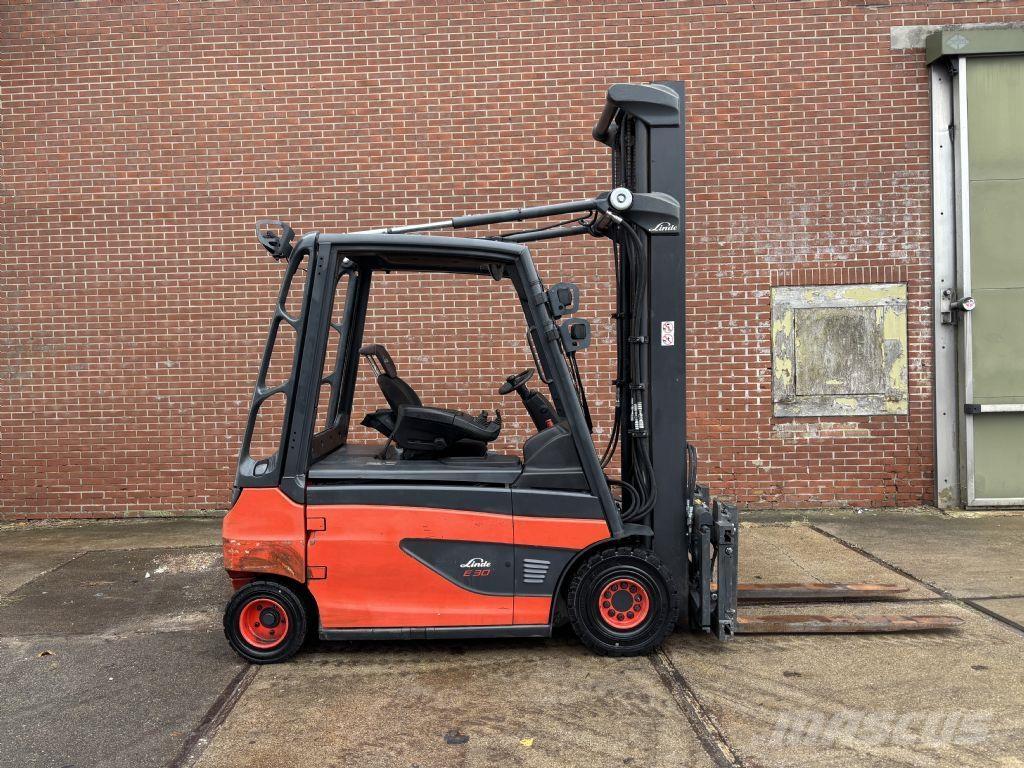 Linde E30L-01 Akumulátorové vozíky