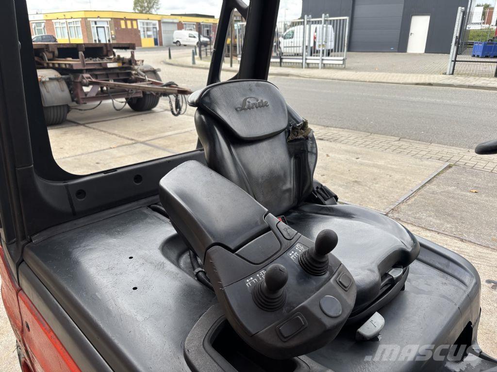 Linde E30L-01 Akumulátorové vozíky