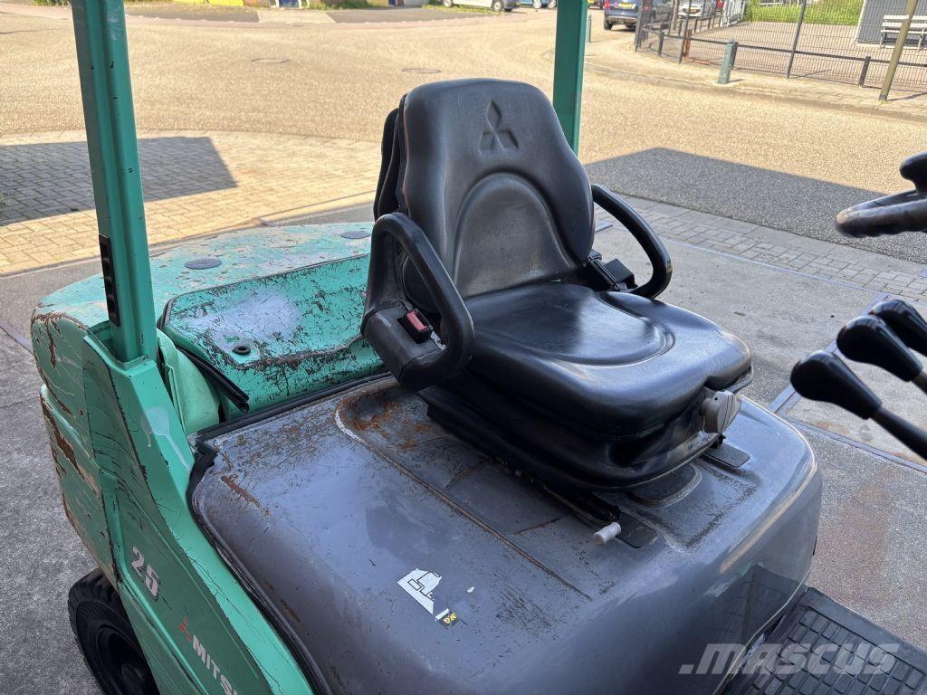 Mitsubishi FD25N Dieselové vozíky