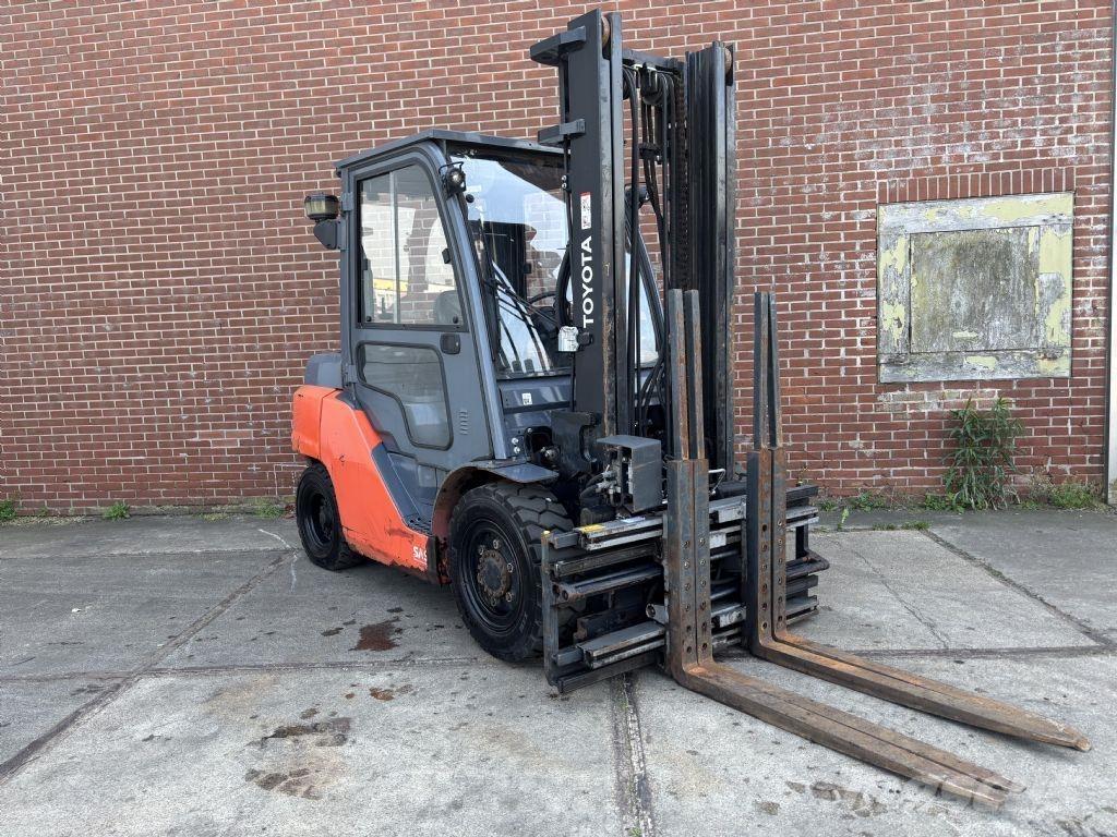 Toyota 40- 8FD40N Dieselové vozíky