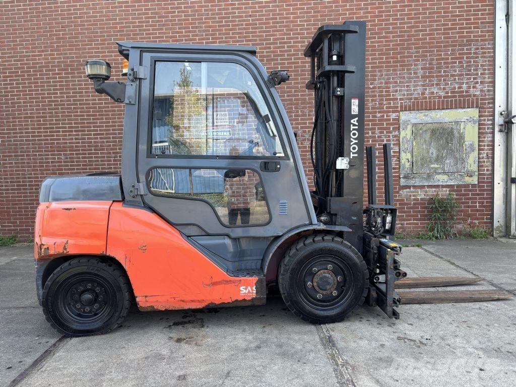Toyota 40- 8FD40N Dieselové vozíky