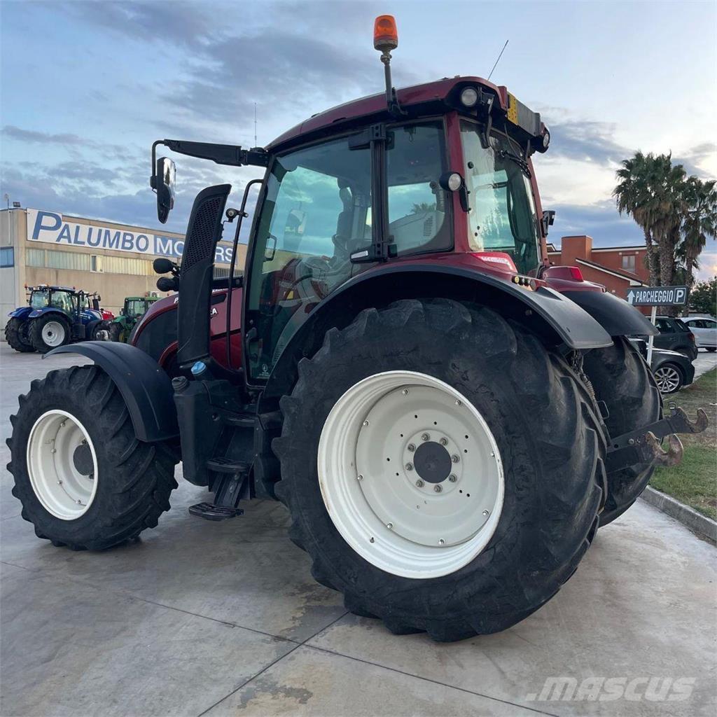 Valtra N174 Traktory