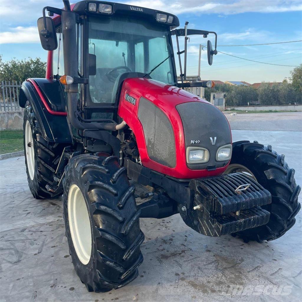 Valtra N92 Traktory