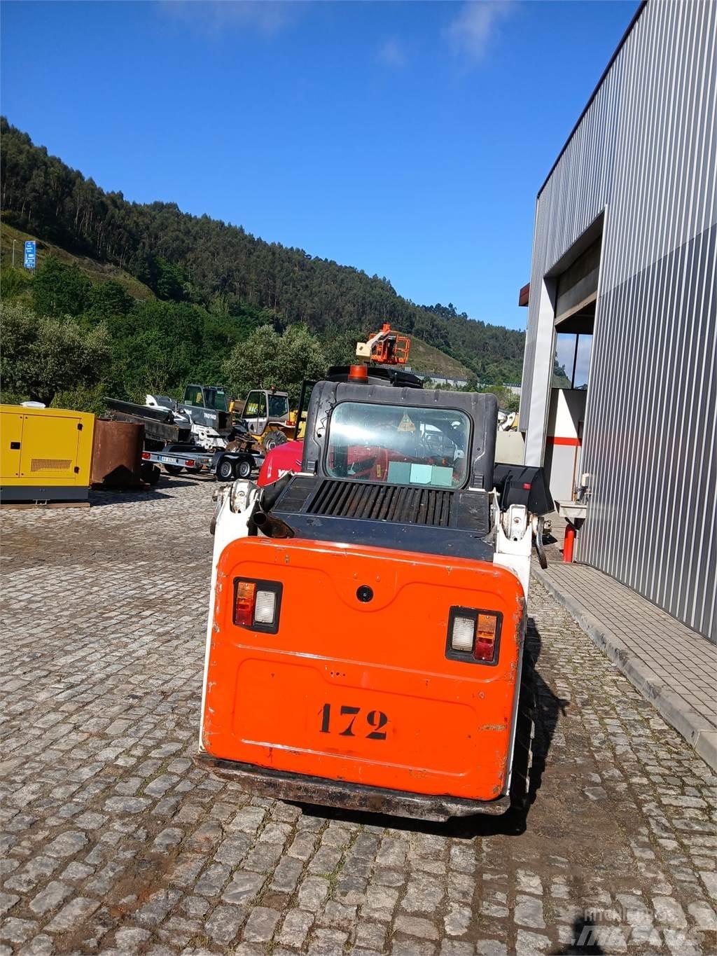 Bobcat S450 Kolesové nakladače