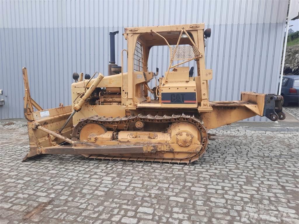 CAT D4E Ukladače potrubia