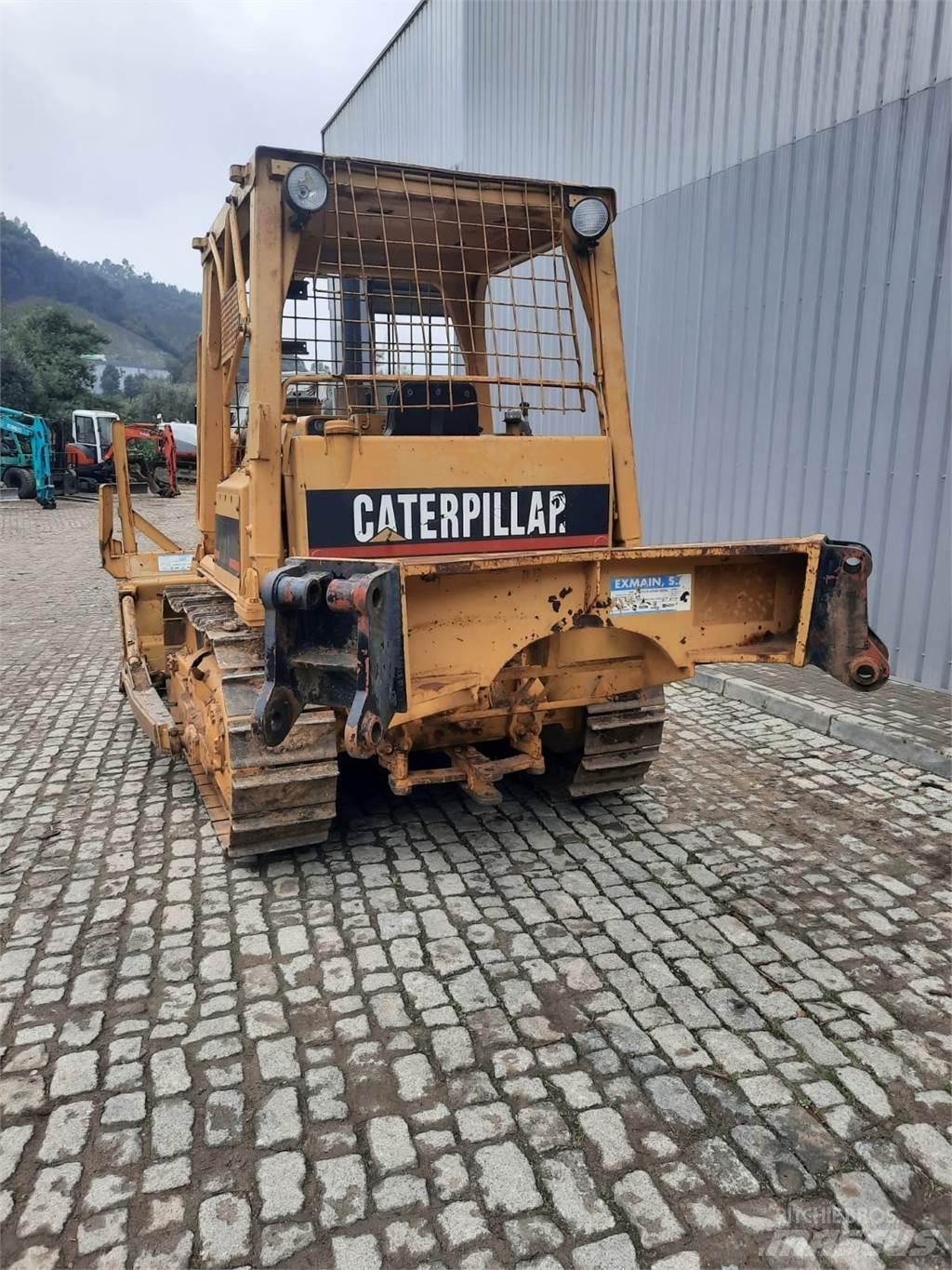 CAT D4E Ukladače potrubia