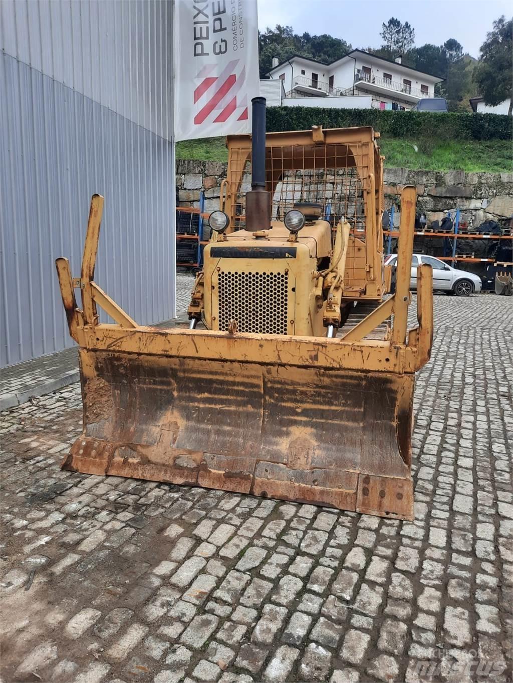 CAT D4E Ukladače potrubia