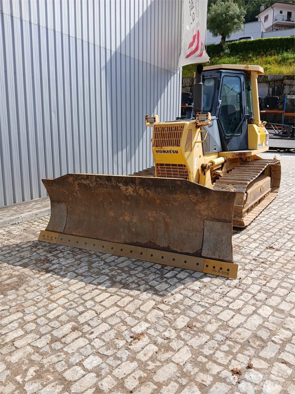 Komatsu D41E-6 Ukladače potrubia