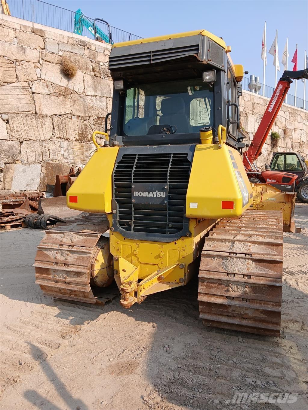 Komatsu D51PXI-22 Ukladače potrubia