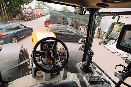 JCB FASTRAC 4220 Traktory