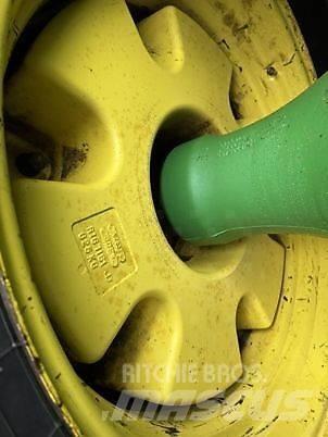 John Deere 7930 Traktory