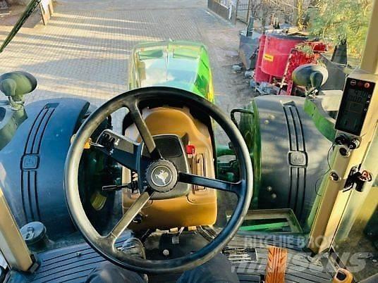 John Deere 8130 Traktory
