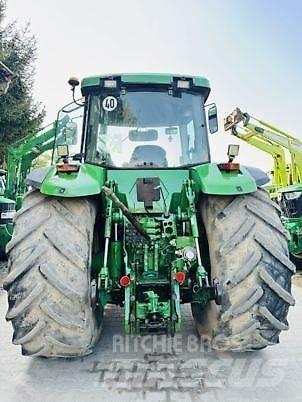 John Deere 8310 Traktory