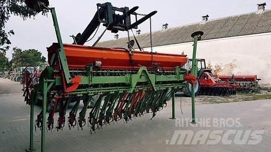 Kuhn LOGISEM 4000 Mechanické sejačky