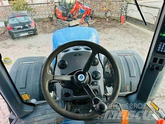 New Holland T8040 Traktory