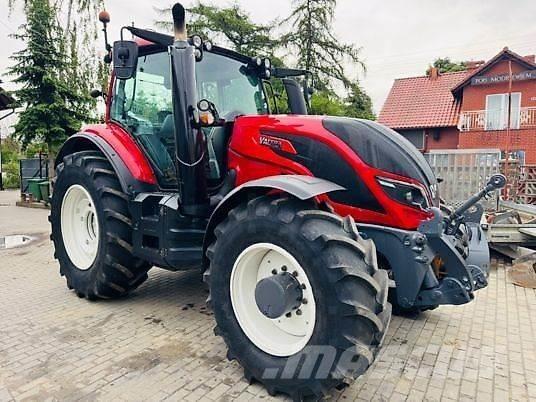 Valtra T154 Traktory