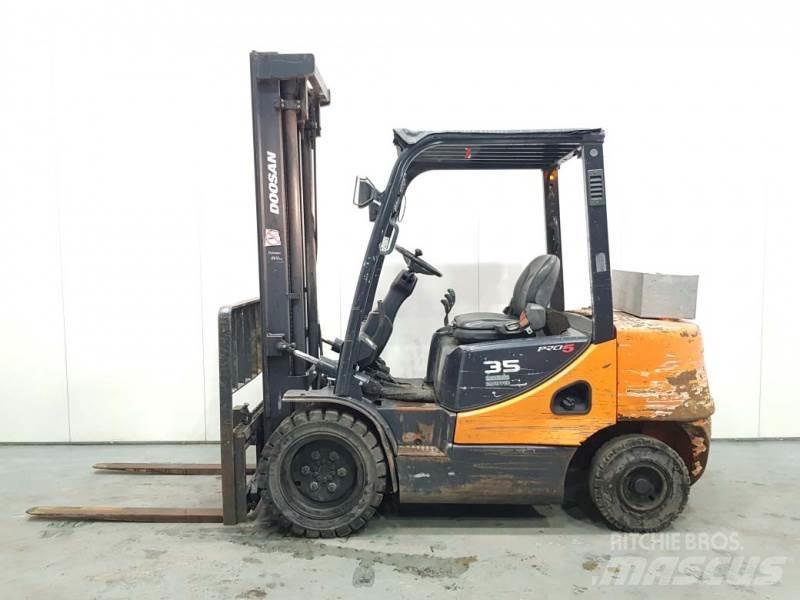 Doosan D35C-5 Dieselové vozíky