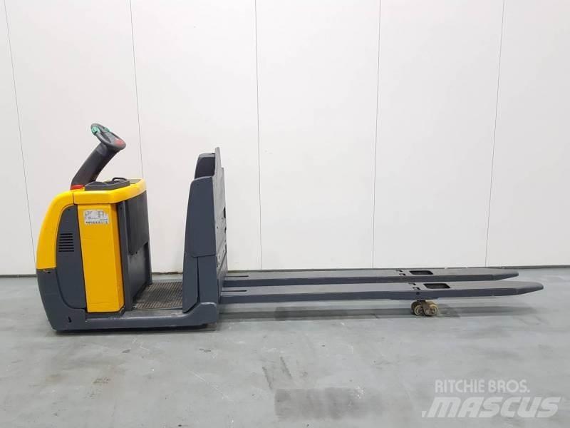 Jungheinrich ECE220 XL Strednezdvižný vozík