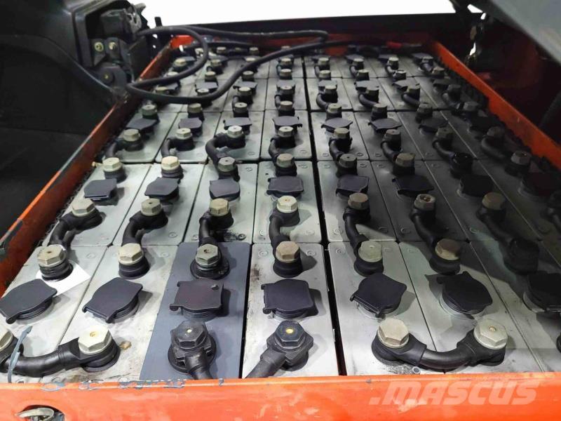 Linde E30-01 Akumulátorové vozíky