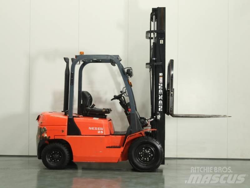 Nexen FDR25 Dieselové vozíky