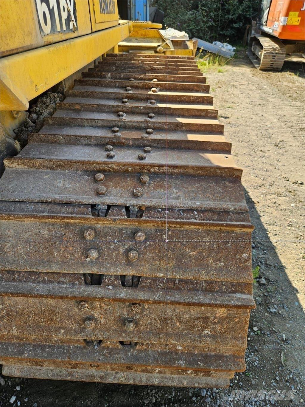 Komatsu D61PX-15 Pásové dozéry