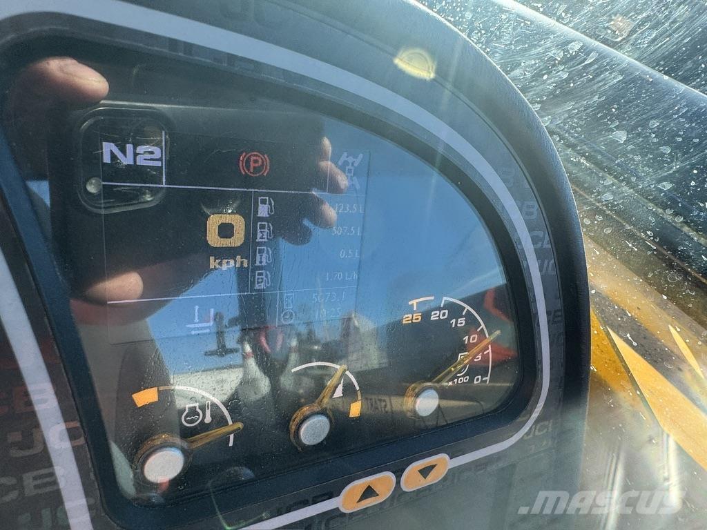 JCB  Teleskopické manipulátory