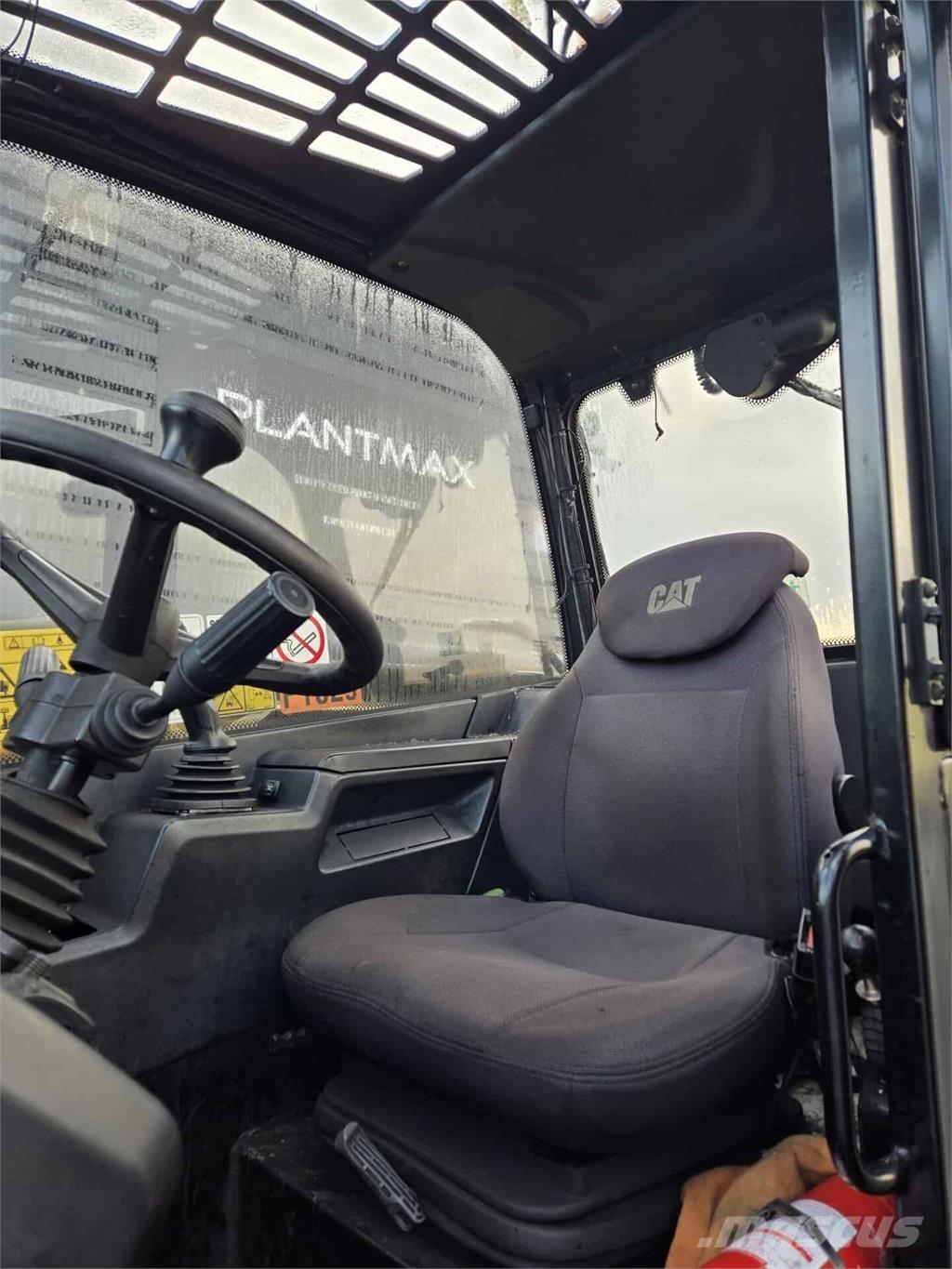 CAT TH417 Teleskopické manipulátory