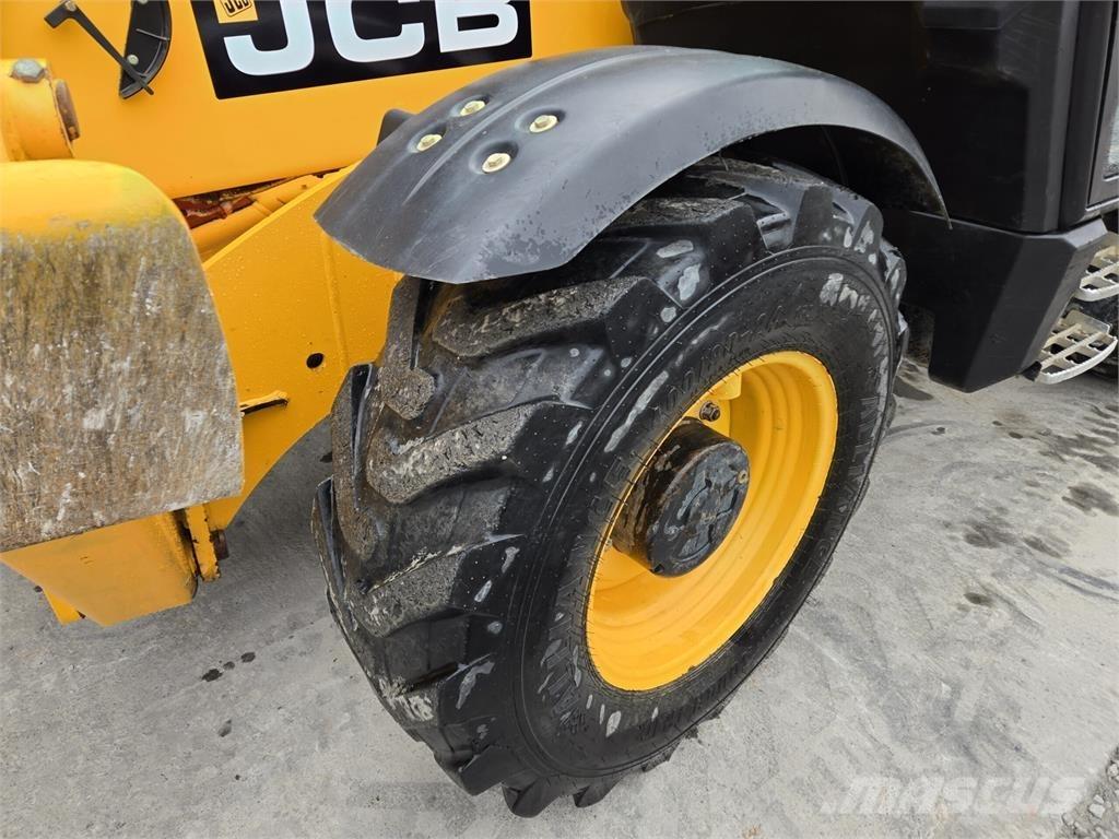 JCB 535-140 Teleskopické manipulátory
