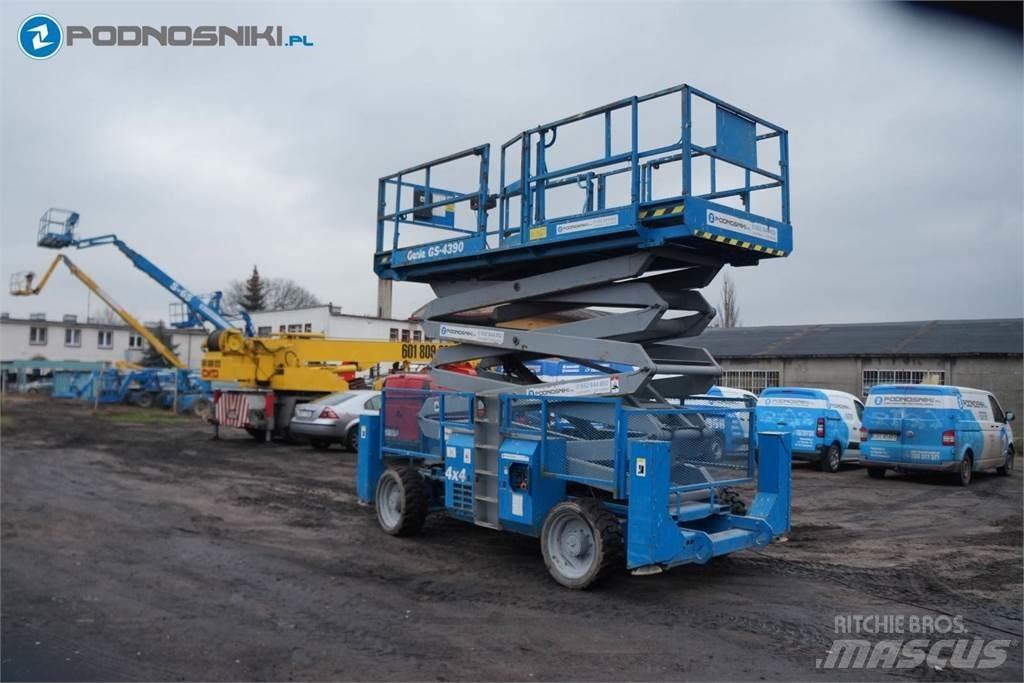 Genie 4390 Nožnicové zdvíhacie plošiny