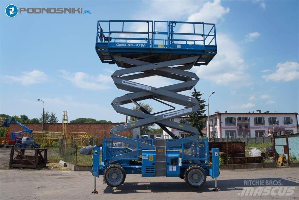 Genie 4390 RT Nožnicové zdvíhacie plošiny