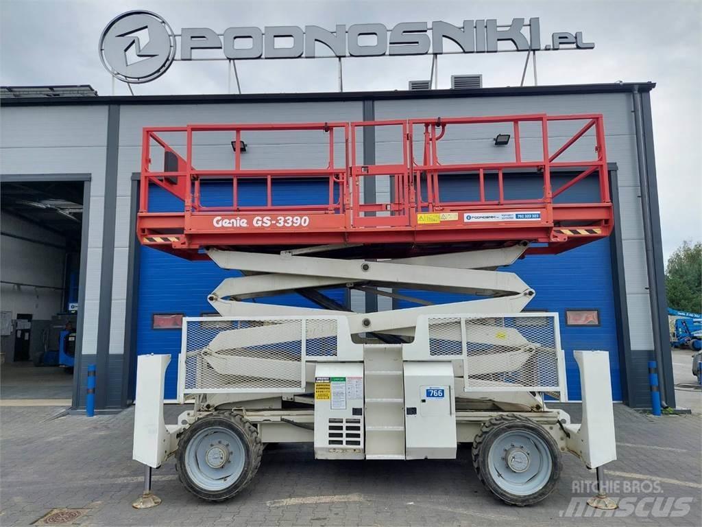 Genie GS-3390 Nožnicové zdvíhacie plošiny