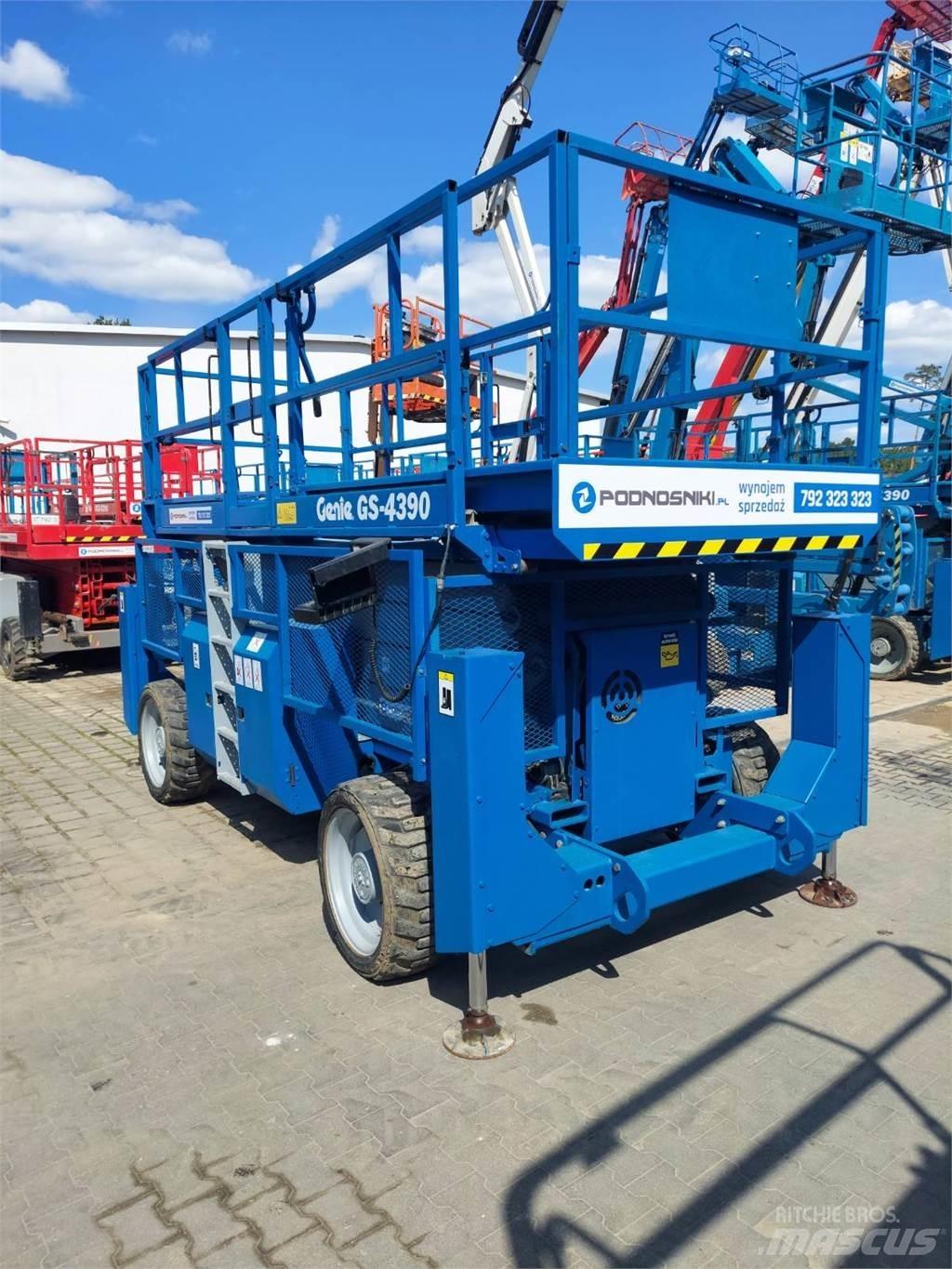Genie GS-4390 RT Nožnicové zdvíhacie plošiny