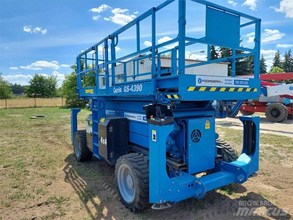 Genie GS-4390 RT Nožnicové zdvíhacie plošiny