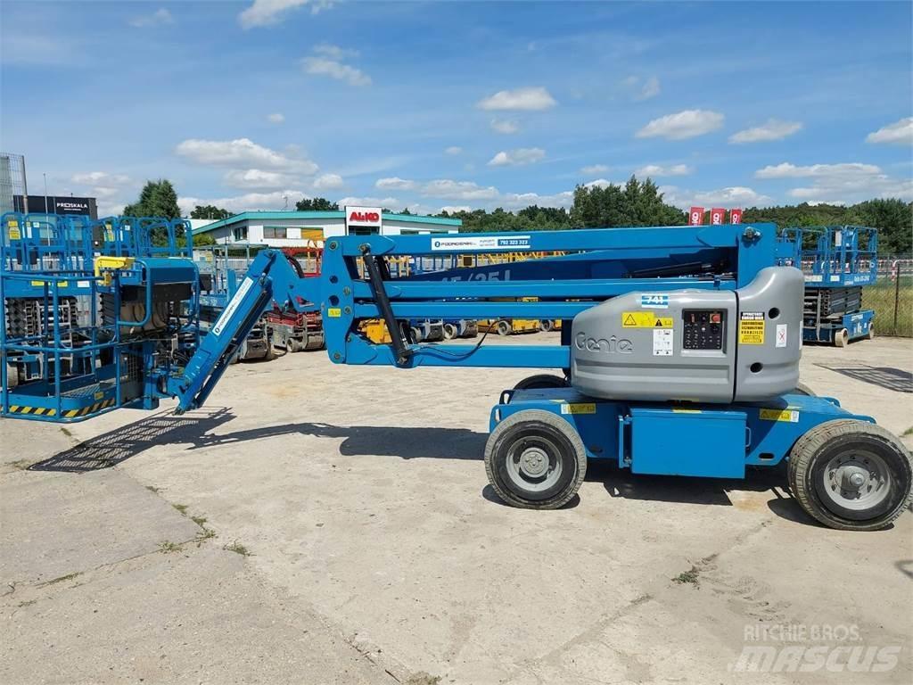 Genie Z-45/25J DC Kĺbové plošiny