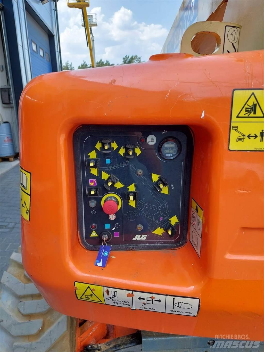 JLG M600JP Kĺbové plošiny
