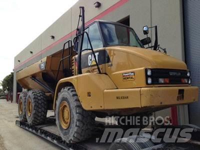 CAT 725 Kĺbové nákladné autá