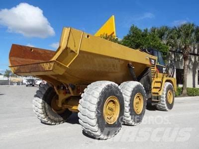 CAT 725 Kĺbové nákladné autá