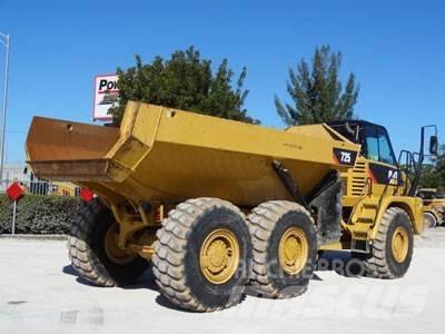 CAT 725 Kĺbové nákladné autá